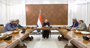 مجلس القيادة اليمني يعقد اجتماعاً طارئاً ويعلن إجراءات عاجلة لحماية المدنيين في عدن