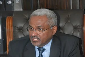 منها الفرار نحو الصومال.. مستشار رئيس مجلس السيادة اليمني يكشف  عن 3 سيناريوهات لهروب عيدروس الزبيدي