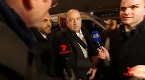 «تصدّى لمنفّذي هجوم سيدني المسلّح وأنقذ مئات الأرواح».. بالفيديو.. لحظة وصول «أحمد الأحمد» إلى نيويورك لتلقي العلاج