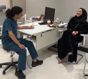 بالفيديو.. إيلاف الزهراني تتواجد في عيادة تجميل"المطيري".. والأخير يُفاجِئها: قولي كلي ثقة فيك