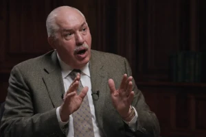 بالفيديو .. المخبر نواف الزيدان يروي قصة تخلص برزان شقيق صدام من رئيس المخابرات العراقي " فاضل البراك" ليتزوج من زوجته