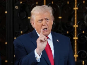 يتدافعون كالماشية.. ترامب يعلق على أعداد المتظاهرين في إيران!