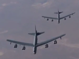 بالفيديو: رصد طائرة تزويد وقود تابعة لسلاح الجو الأمريكي تحلق فوق الخليج العربي