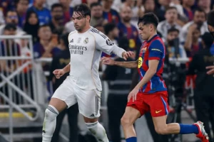 بالفيديو: برشلونة يفوز على ريال مدريد "3-2" ويتوج بكأس السوبر الإسباني