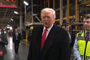 ‏بالفيديو.. الرئيس ترامب للحلفاء الأمريكيين في طهران : "اخرجوا من إيران"