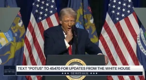 فيديو طريف لـ "ترامب" وهو يسخر من طريقة "بايدن" في إلقاء الخطابات