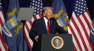 بالفيديو: "ترامب" يوجه رسالة دعم للمتظاهرين الإيرانيين: "احفظوا أسماء القتلة لأنهم سيدفعون ثمنًا باهظًا"