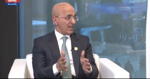 بالفيديو.. وزير المالية يكشف هدف المملكة  من الاستدانة .. ويوضح كيفية استخدامها