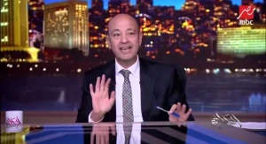 "السياح اللي جم لقوا موبايلاتهم وقفت دي فضيحة".. بالفيديو: عمرو أديب يعلق على قرار رسوم الهواتف المحمولة في مصر