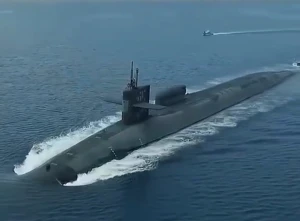 بالفيديو: خواصة أمريكية  مهجزة  ب150 صاروخ توماهوك تصل الخليج العربي وسط تصعيد التهديدات الباليستية الإيرانية