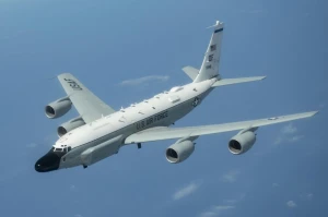 "تتنصت على الاتصالات العسكرية"… سلاح الجو الأمريكي يعيد نشر طائرة التجسس «ريفت جوينت» في الشرق الأوسط