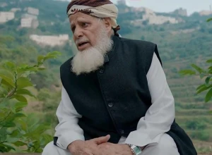 بالفيديو.. قصة تنبؤ الشاعر فرح الفيفي بنجاة الملك عبد العزيز من محاولة الاغتيال في الحرم عام 1353هـ