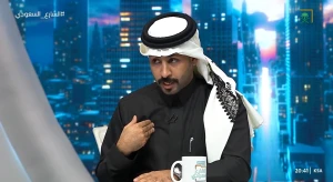 بالفيديو: أخصائي علاج طبيعي يكشف كيف يتسبب الجوال في آلام الظهر والرقبة