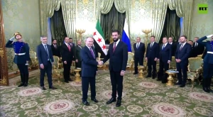 بالفيديو: الرئيس الروسي يلتقى نظيره السوري أحمد الشرع  في الكرملين