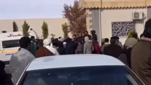 بالفيديو..  تسليم جثمان سيف الإسلام القذافي إلى قبيلته.. والكشف عن موعد ومكان الدفن