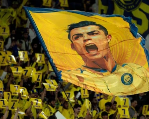 على خلفية شكاوى مقدَّمة من رابطة المحترفين.. منصة إكس : تصوير  الجماهير لقطات المباريات من داخل الملعب باستخدام هواتفهم النقالة وبثها في المنصة انتهاك حقوق!- فيديو