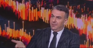 بالفيديو.. إعلامي سوري: الهارب بشار الأسد كان زير نساء يرتاد بيوتًا بتأمين خاص.. والفتيات كن يدخلن القصر الرئاسي من مدخل سري