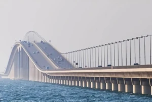 «تطبق من اليوم».. بالفيديو.. الكشف عن رسوم العبور الجديدة لجسر الملك فهد.. والفئات المستثناة من الزيادة