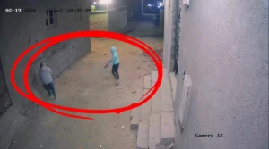 مصر.. بالفيديو: مسلحون يطلقون النار على أب وطفله أثناء عودتهما من صلاة العشاء في القناطر