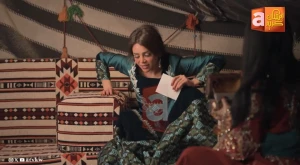 بالفيديو.. رهف القحطاني تمزق صورة إحدى صديقاتها على الهواء وتضعها في موقد نار مشتعل.. ومتابعون يكشفون هوية صاحبتها