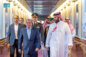 بالصور : الرئيس المصري " عبدالفتاح السيسي" يصل إلى جدة وولي العهد في مقدمة مستقبليه