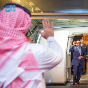 بالصور: الرئيس المصري عبد الفتاح السيسي يغادر ⁧‫جدة‬⁩ وولي العهد‬⁩ في مقدمة مودعيه