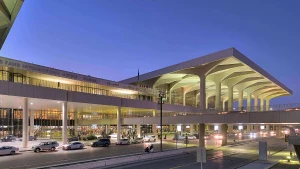 بعد اندلاع الحرب الأمريكية الإيرانية.. بيان عاجل من مطارات الدمام  للمسافرين