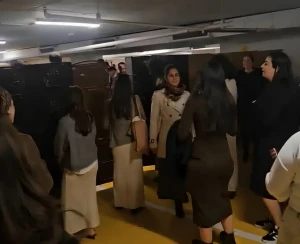 بالفيديو.. فرحة ورقص الإسرائيليين داخل الملاجئ احتفالًا بالهجوم على إيران