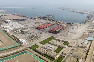 مسيّرات تستهدف خزانات الوقود في ميناء الدقم في سلطنة عُمان