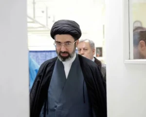 الاستخبارات الأمريكية:  نجل المرشد الإيراني "علي خامنئي"  تلقى علاجاً عن  "العجز الجنسي" في مستشفيات بريطانية خاصة