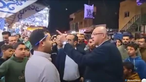 " أقسم بالله هشمعلك المحل".. بالفيديو: مسؤول مصري غاضب يهدد ويتوعد الباعة المخالفين خلال جولة مفاجئة في الإسكندرية