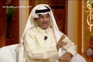 شاهدها في الطائرة أثناء رحلة إلى القاهرة.. بالفيديو : خالد عبدالرحمن يروي قصة ثلاث قصائد كتبها بسبب امرأة