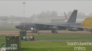 بالفيديو.. لحظة وصول 3 قاذفات أمريكية «B-52» إلى قاعدة سلاح الجو البريطاني استعدادًا لشن ضربات مكثفة على إيران main