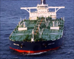 رويترز :عبور ناقلة  تحمل مليون برميل نفط سعودي مضيق هرمز!