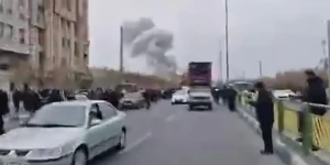 بالفيديو.. المسيّرات الإسرائيلية تستهدف النقاط الأمنية في منطقة «خاوران» أثناء تشييع جنازة قادة الحرس الثوري