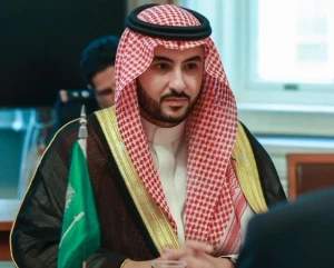 وزير الدفاع يوجه رسالة للمواطنين والمواطنات بشأن الصواريخ والطائرات المسيرة التي تستهدف أمن المملكة