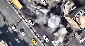 بالفيديو: لحظة قصف الطيران الإسرائيلي  لنقطة تفتيش تابعة للشرطة الإيرانية وسط  طهران