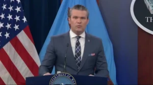 بالفيديو: وزير الحرب الأمريكي يتوعد طهران بضربات غير مسبوقة "من السماء"