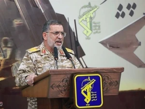 بعد ساعات من  تحذيره  بـ «مفاجآت» وعمليات أكثر تعقيدًا ..مقتل علي محمد نائيني المتحدث باسم الحرس الثوري  في غارة جوية