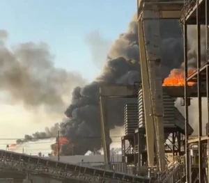 سحب كثيفة وألسنة لهب.. بالفيديو: انفجار ضخم في مصفاة «فاليرو» في ولاية تكساس الأمريكية