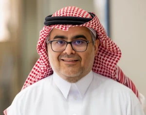 كاتب يقترح ربط تعبئة البنزين بسداد المخالفات ويثير جدلًا واسعًا