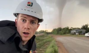 بسبب الطقس.. محلل أمريكي يتحول إلى ترند في الخليج