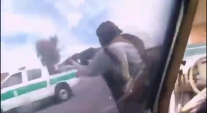 بالفيديو..  مسلحون مناهضون للنظام الإيراني يطلقون النار على قوات أمنية تابعة للحرس الثوري في أصفهان