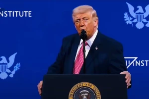 بالفيديو.. ترامب: أحبّ دائماً التواجد مع الفاشلين لأن ذلك يُحسّن مزاجي وأكره الأشخاص الناجحين !