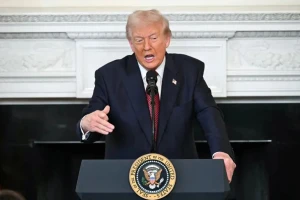 "إذا لم يصل إلى اتفاق  وفتح مضيق هرمز " .. ترامب يهدد إيران مجددا : سوف ننهي "إقامتنا" اللطيفة بتفجير وتدمير محطات الكهرباء وآبار النفط و تحلية المياه