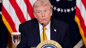 تقرير يكشف عن خطوة مفاجئة من ترامب بشأن الحرب مع إيران ومضيق هرمز