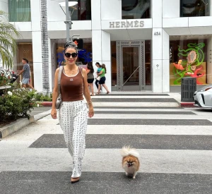 صور جديدة .. «ابنة وحفيدة» شقيقة قاسم سليماني تعيشان حياة الرفاهية في أمريكا