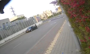 فيديو يوثق لحظة سقوط صاروخ إيراني في بيتاح تكفا وإصابة فتاة إسرائيلية