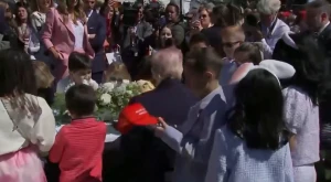 بالفيديو: ردة فعل ترامب عندما أخبره طفل صغير في البيت الأبيض أنه أفضل رئيس