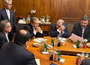 تفاصيل الاتفاق الأمريكي الإيراني المحتمل:وقف إطلاق نار لمدة أسبوعين وإعادة فتح مضيق هرمز